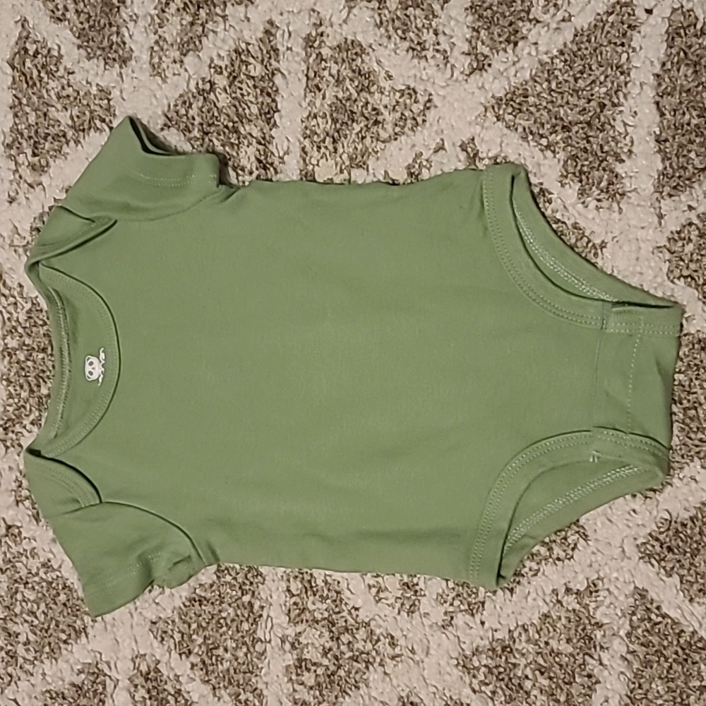 20 for $10 - Rococo Boys 9m Green Short Sleeve Onesie